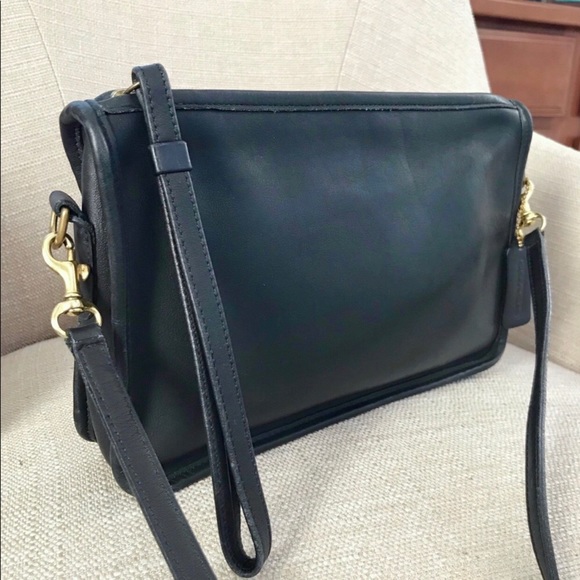 Coach Handbags - Vintage Coach Crossbody Basic Bag Convertible 9455